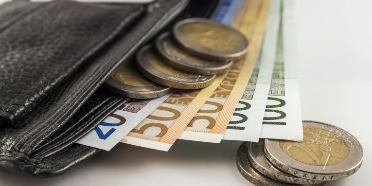 Paga minimale ne Kosove rritet ne 350 euro, ne fuqi nga 1 tetori